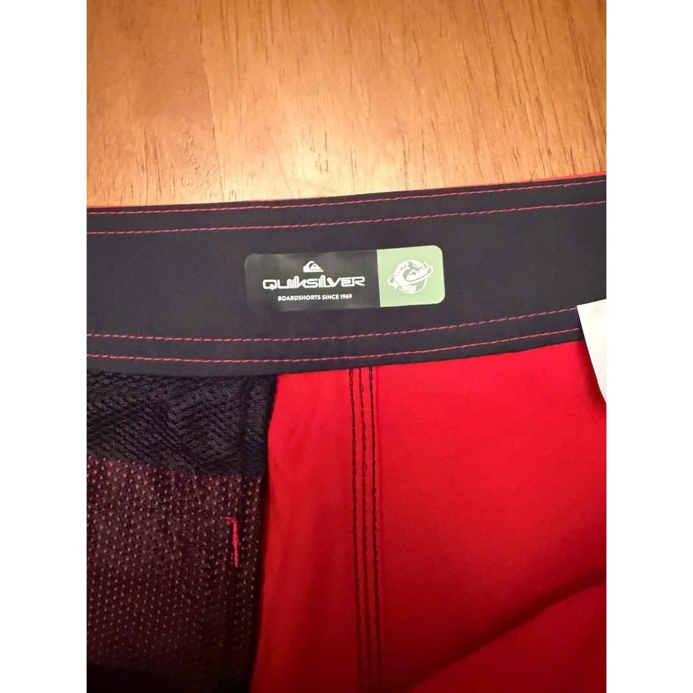 Quiksilver Mens High Risk Red Performance Boardshorts Swim Trunks Size 33 NEW